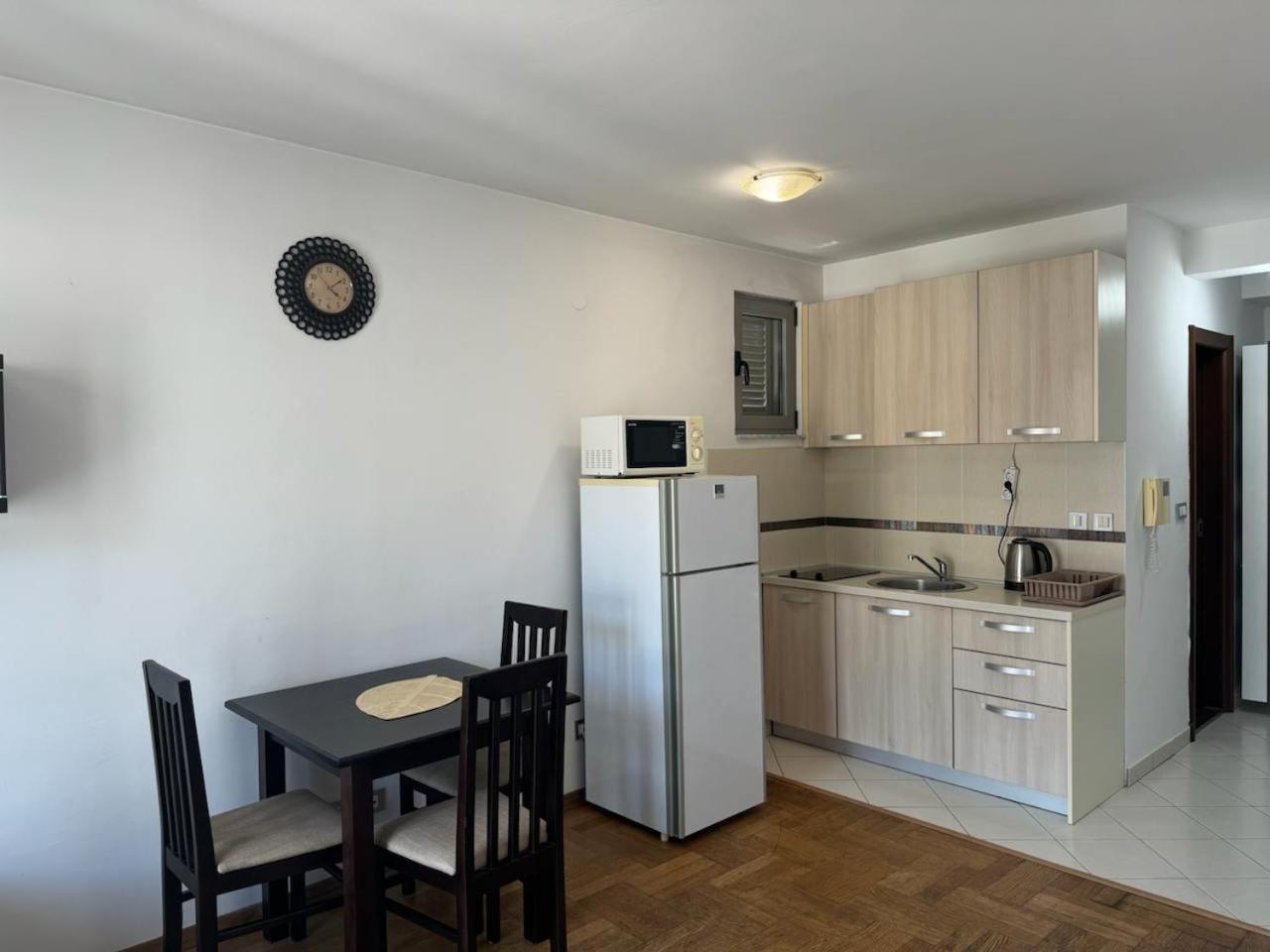 Apartments Montreal Будва Стая снимка